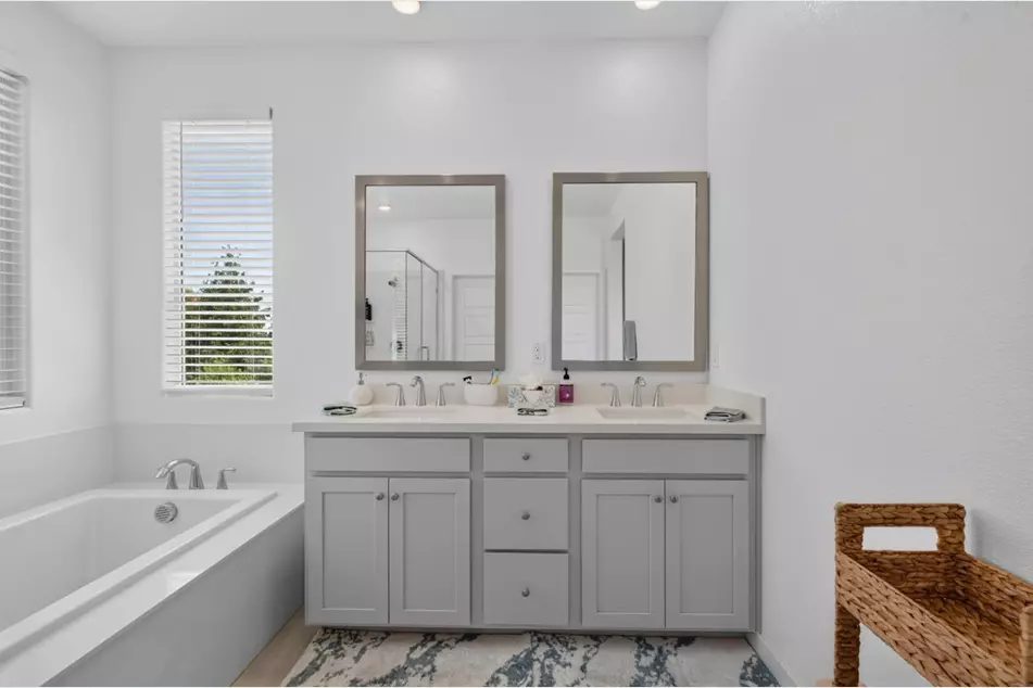 Primary bathroom at 1508 Algodon Road, Plumas Lake