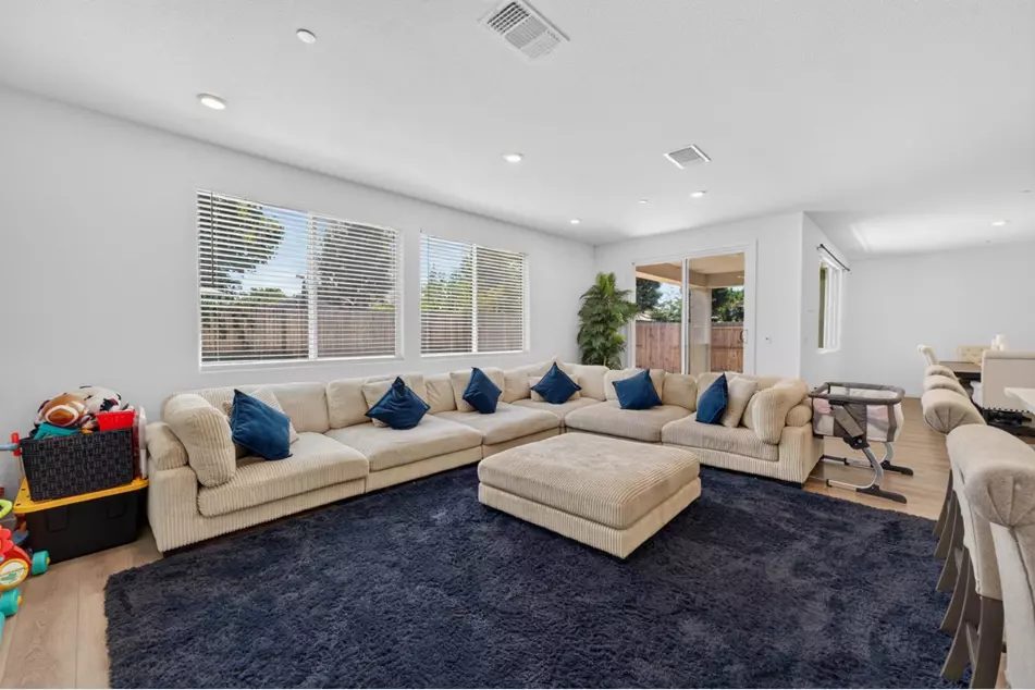Living room of a Plumas Lake home listed by Valerie Nevis